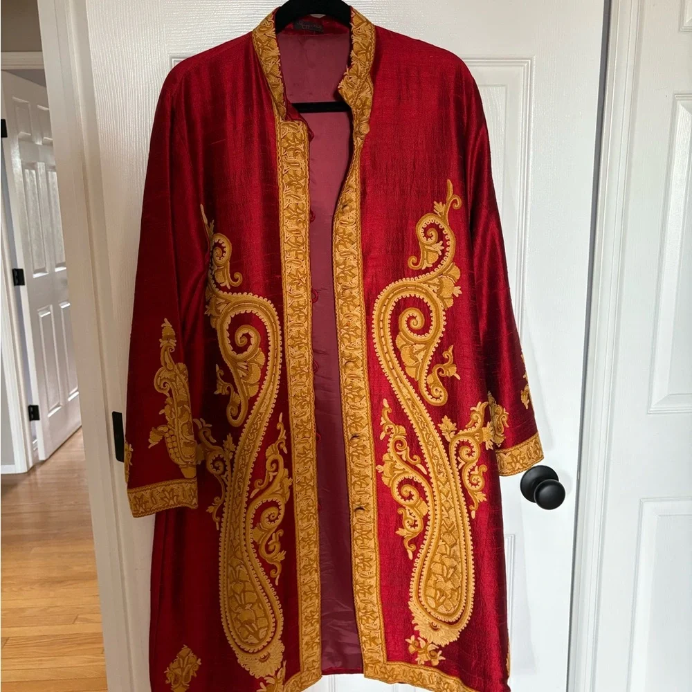 Elegant Red and Gold Silk Women's Coat - Picture 4 of 8